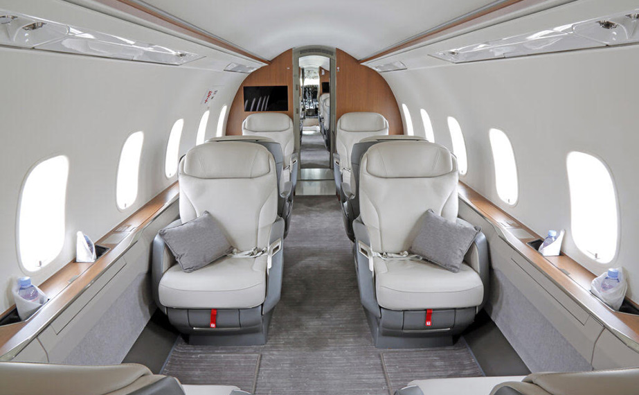 Challenger 3500 Interior