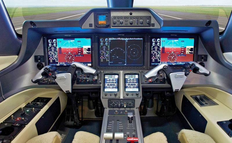 Phenom 100 Cockpit