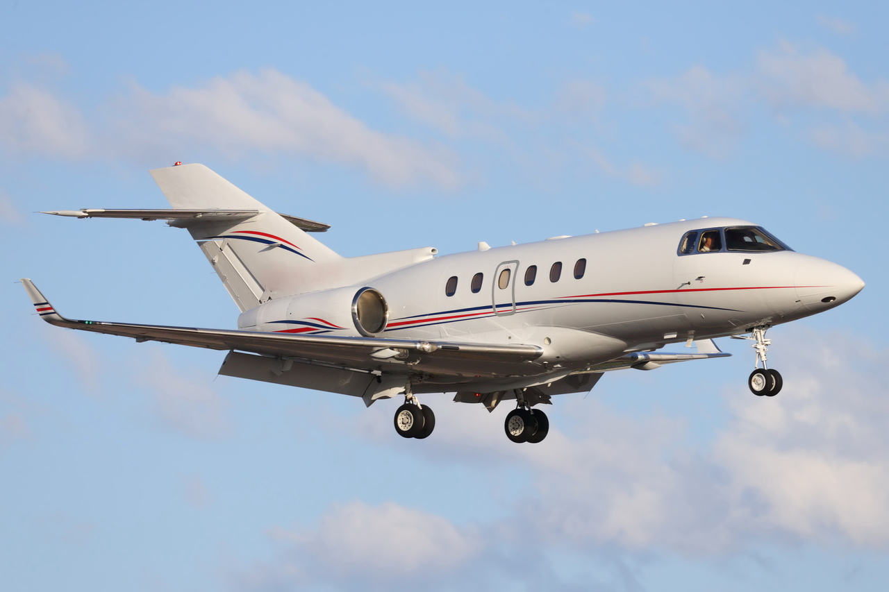 Hawker 800XP private jet charter'